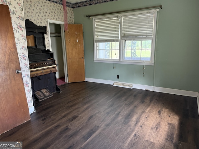 kitchen featuring dark wood-style flooring, baseboards, and visible vents