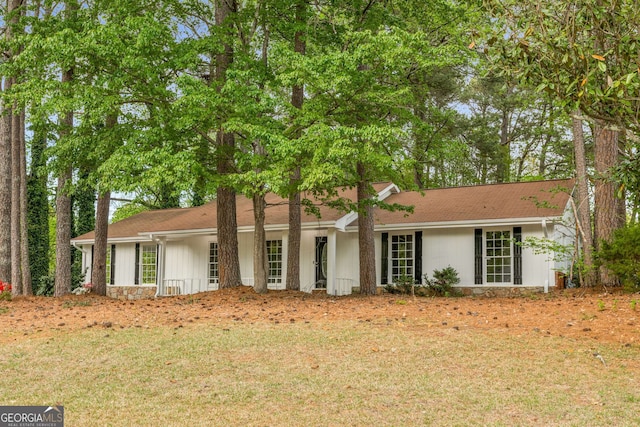 2694 Hickory Valley Dr, Snellville, GA 30078 - ranch-style home featuring a front yard