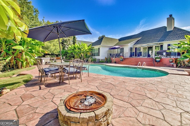 494 Thrash Rd, Lagrange, GA 30241 - outdoor pool with a fire pit, a patio area, and outdoor dining area