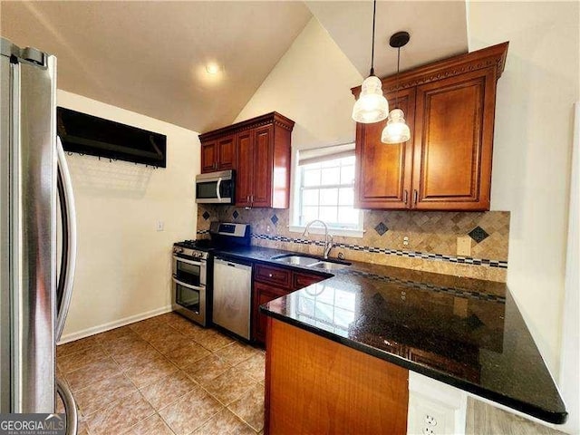 645 Crossbridge Aly, Johns Creek, GA 30022 - kitchen with a peninsula, vaulted ceiling, appliances with stainless steel finishes, a sink, and decorative backsplash