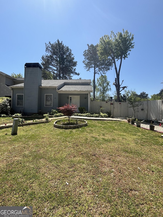 2220 Wellington Cir, Lithonia, GA 30058 - view of yard with fence