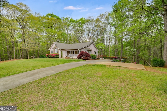 86 S Chattahoochee Dr, Hogansville, GA 30230 - ranch-style home with driveway and a front yard