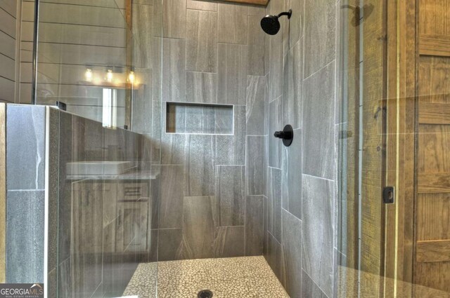 768 Cherokee Cir, Ellijay, GA 30540 - full bathroom with a tile shower