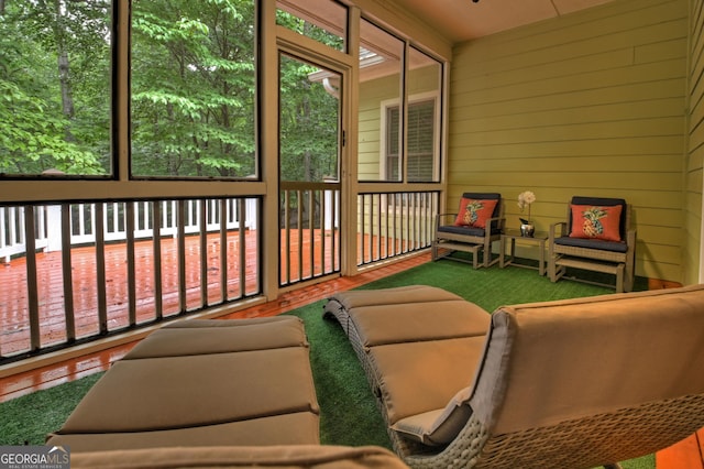 sunroom / solarium with an outdoor hangout area