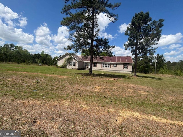 exterior space featuring a front yard
