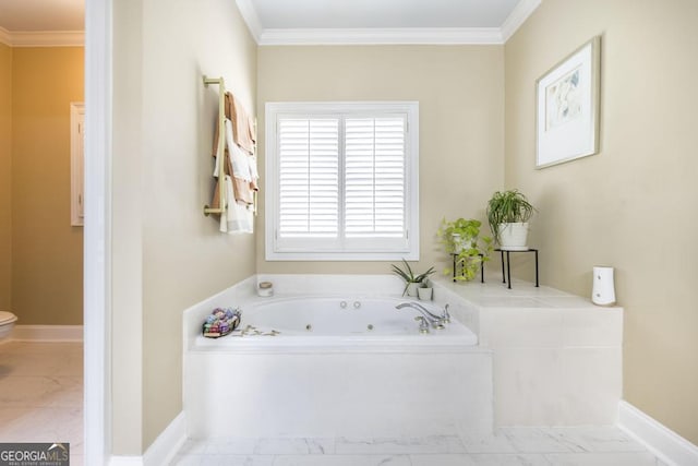 full bath featuring toilet, crown molding, a jetted tub, and baseboards