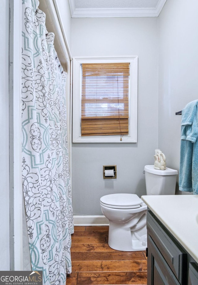 126 N Valhalla Ct, Cordele, GA 31015 - full bath featuring ornamental molding, wood finished floors, toilet, vanity, and baseboards