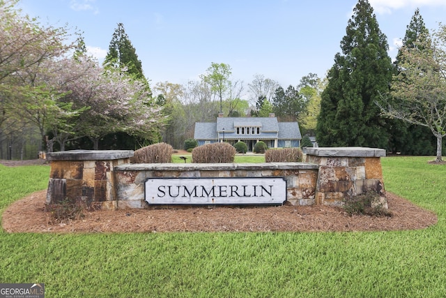 community sign with a lawn
