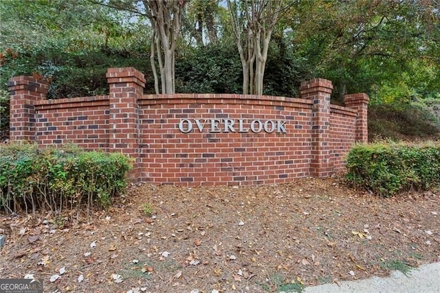 view of community / neighborhood sign