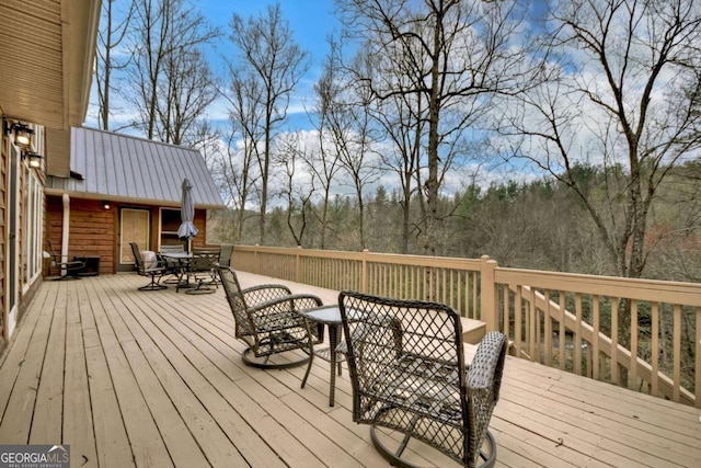 deck with outdoor dining space