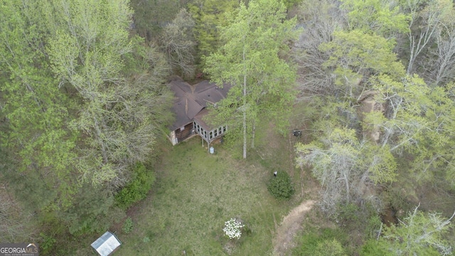 birds eye view of property featuring a wooded view