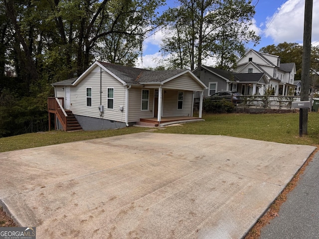 view of front of property with a porch, crawl space, and a front lawn