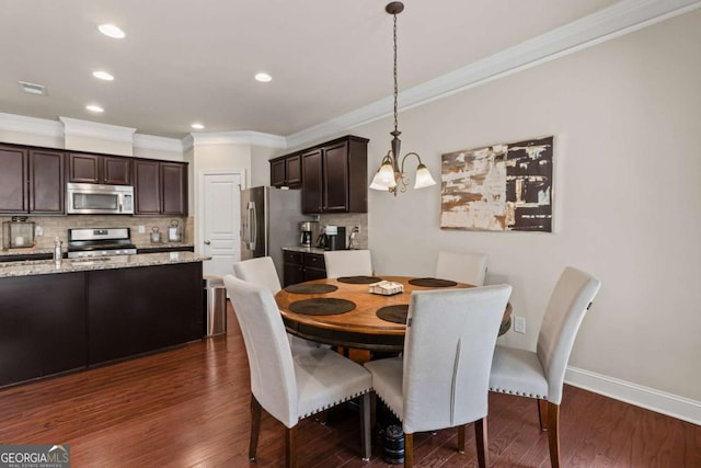 dining room featuring dark wood-style flooring, baseboards, an inviting chandelier, recessed lighting, and crown molding