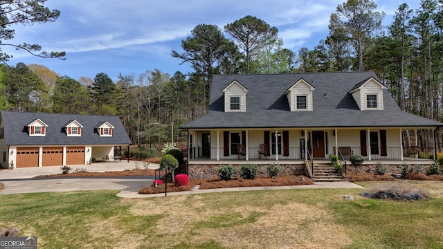 view of front of property featuring a front yard, a porch, and driveway
