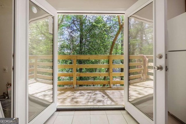 entryway featuring light tile patterned floors