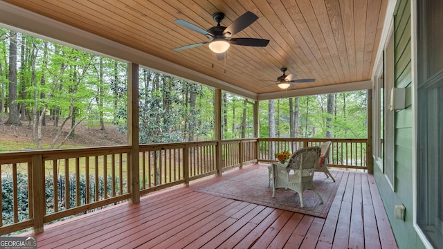 sunroom featuring ceiling fan