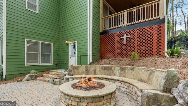 view of patio featuring an outdoor fire pit