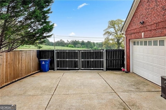 698 Jefferson Hwy, Winder, GA 30680 - garage featuring a gate