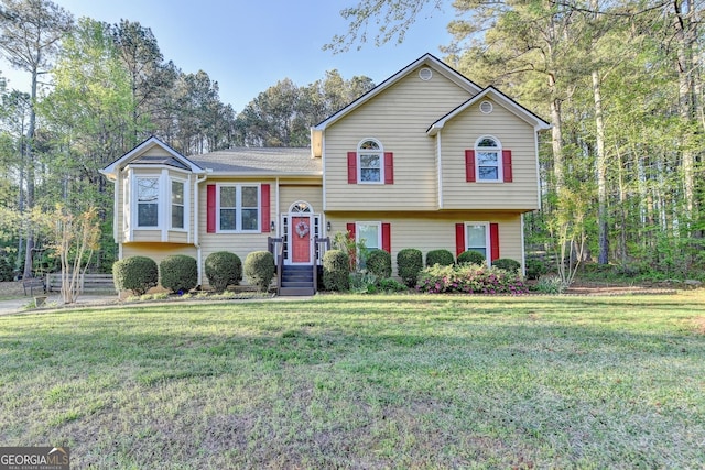 6040 Carriage Dr, Cumming, GA 30028 - split level home featuring a front yard