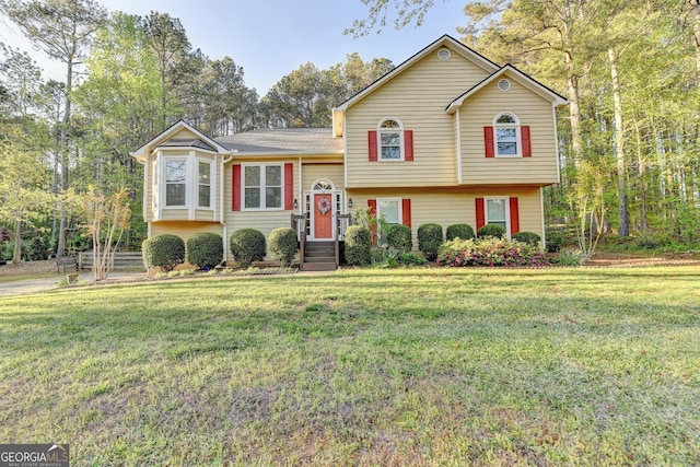 6040 Carriage Dr, Cumming, GA 30028 - split level home featuring a front yard