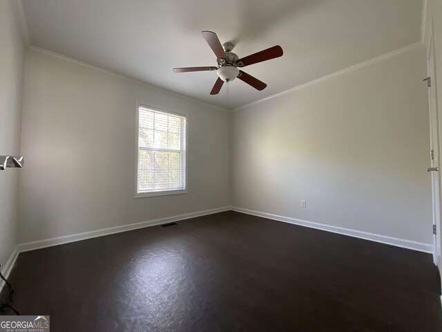empty room with baseboards, ornamental molding, ceiling fan, and visible vents