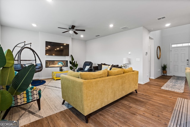 living area with visible vents, recessed lighting, wood finished floors, and a ceiling fan