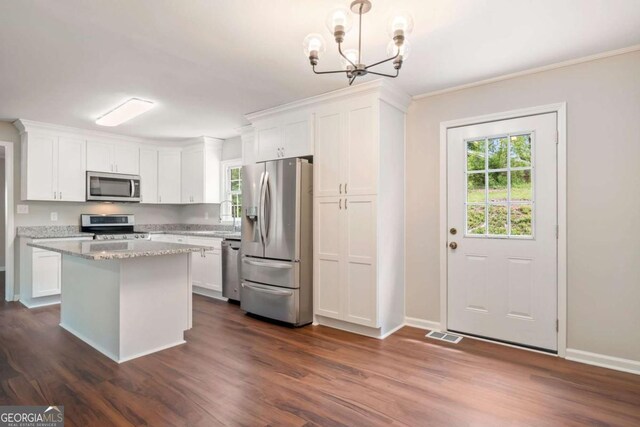 2125 Perkerson Mill Rd, Austell, GA 30106 - kitchen with stainless steel appliances, white cabinetry, dark wood-style floors, a chandelier, and ornamental molding