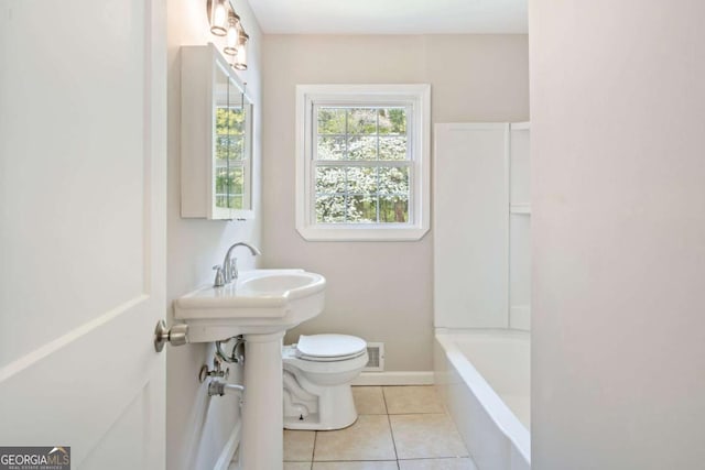 2125 Perkerson Mill Rd, Austell, GA 30106 - full bathroom featuring toilet, a bathtub, tile patterned floors, and baseboards