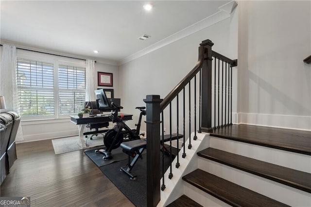 825 Maplewood Dr, Roswell, GA 30075 - interior space featuring visible vents, baseboards, ornamental molding, recessed lighting, and wood finished floors