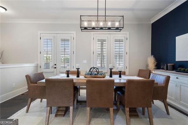 825 Maplewood Dr, Roswell, GA 30075 - dining space featuring baseboards, light wood-type flooring, and crown molding