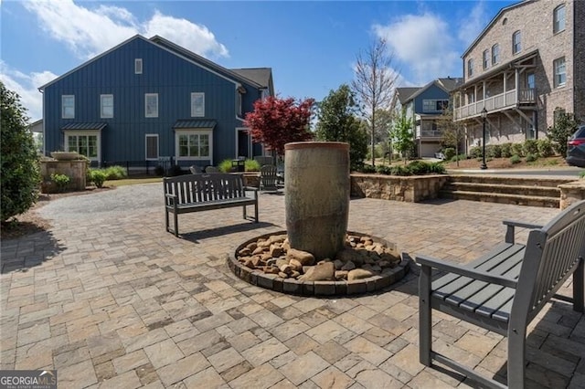 825 Maplewood Dr, Roswell, GA 30075 - surrounding community with a patio area