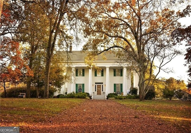 825 Maplewood Dr, Roswell, GA 30075 - neoclassical / greek revival house featuring a front lawn