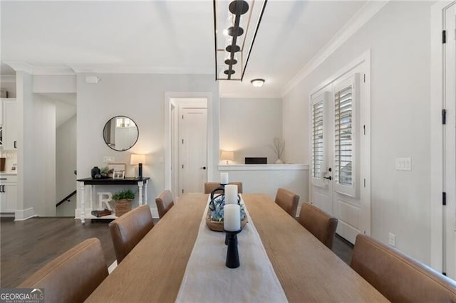 825 Maplewood Dr, Roswell, GA 30075 - dining area with crown molding and wood finished floors