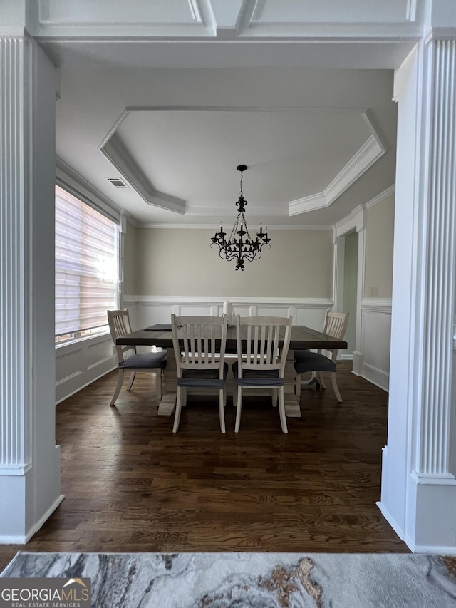 dining room featuring a tray ceiling, dark wood-style flooring, visible vents, a chandelier, and crown molding
