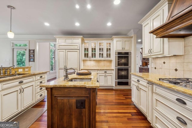 6935 Wakehurst Pl, Cumming, GA 30040 - kitchen featuring a sink, stainless steel appliances, a warming drawer, custom exhaust hood, and recessed lighting