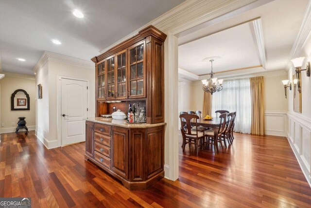 6935 Wakehurst Pl, Cumming, GA 30040 - bar area featuring a chandelier, crown molding, dark wood-style flooring, and recessed lighting