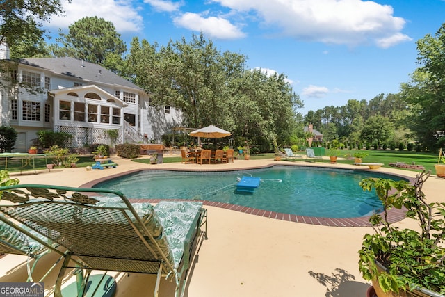 outdoor pool featuring a patio and outdoor dining space