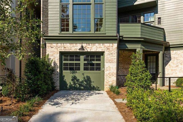 view of front of house with driveway and an attached garage
