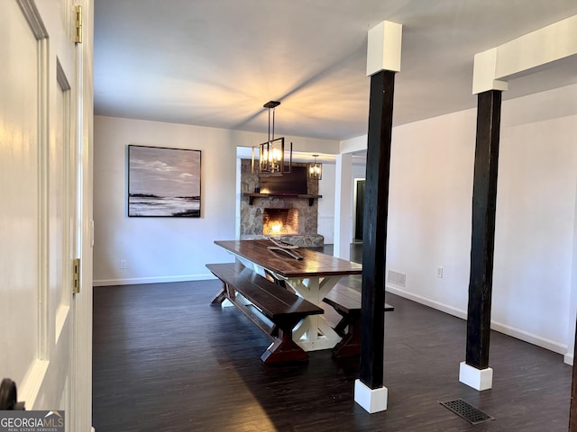 dining space with visible vents, baseboards, and dark wood-style floors