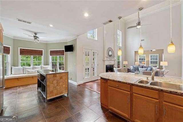 310 Kingspring Ct, Roswell, GA 30076 - kitchen featuring ornamental molding, open floor plan, and a ceiling fan