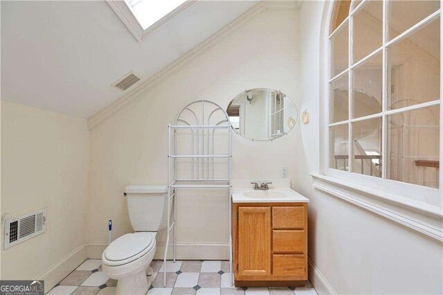 873 Monroe Cir NE, Atlanta, GA 30308 - bathroom featuring tile patterned floors, visible vents, crown molding, and toilet