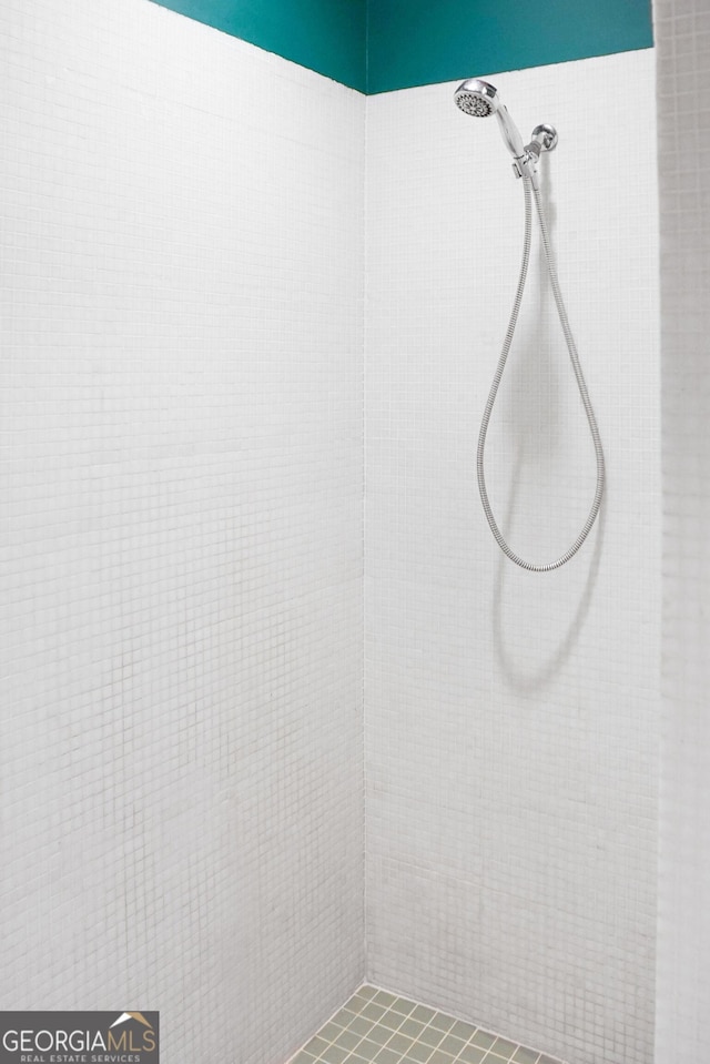 130 Arizona Ave NE Unit 415, Atlanta, GA 30307 - bathroom with tiled shower