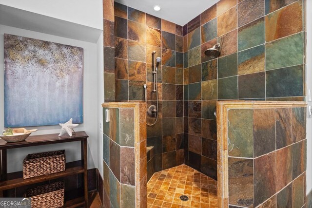 full bathroom featuring tiled shower