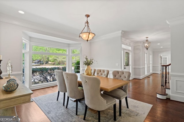 dining room featuring a chandelier, recessed lighting, ornamental molding, and wood finished floors