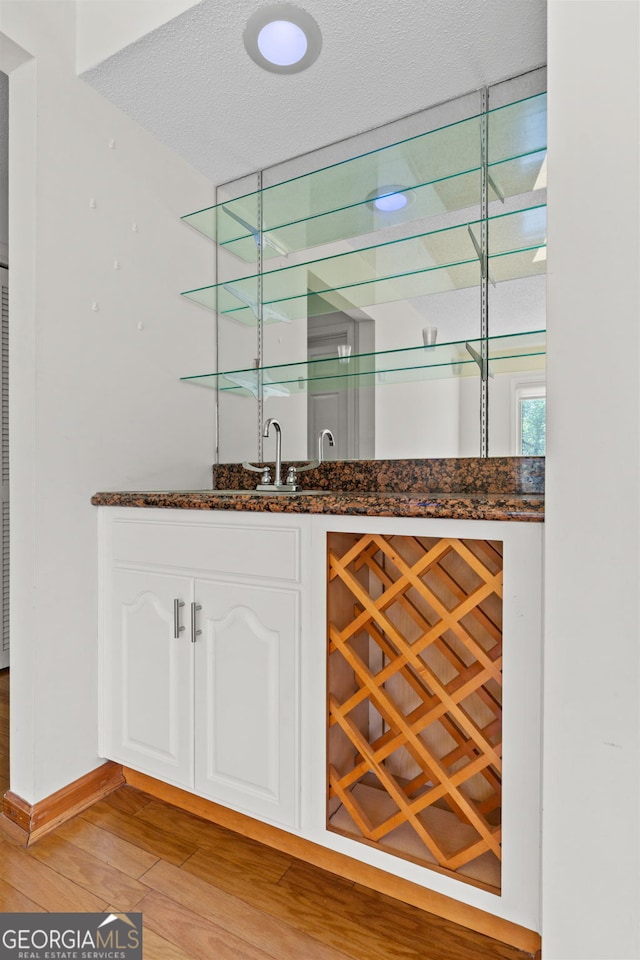890 Muirfield Rdg, Marietta, GA 30068 - bar with indoor wet bar, a sink, baseboards, and light wood-style flooring