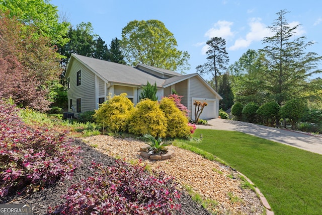 890 Muirfield Rdg, Marietta, GA 30068 - view of front of house featuring an attached garage, driveway, and a front lawn