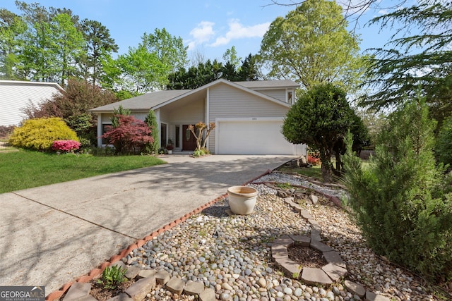 890 Muirfield Rdg, Marietta, GA 30068 - single story home featuring a front lawn, a garage, and concrete driveway