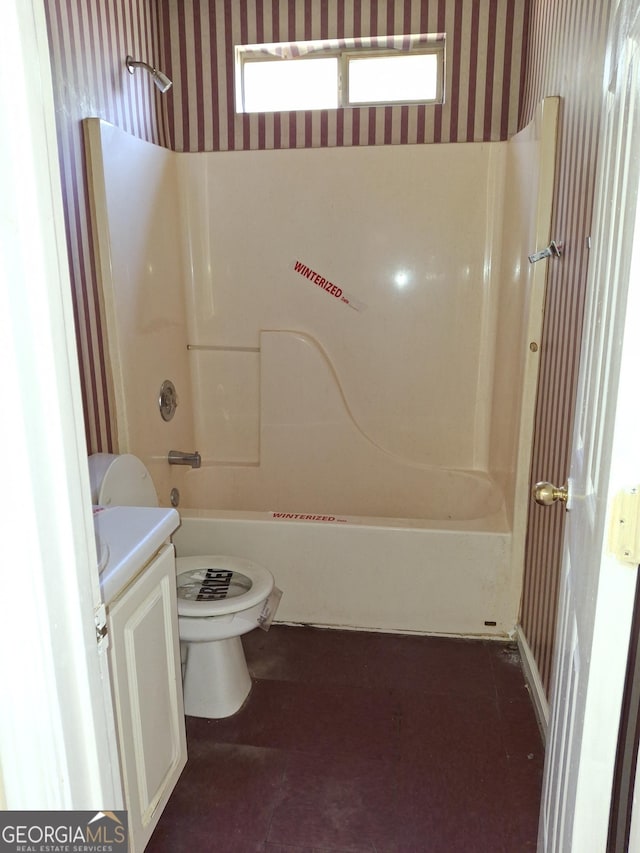 172 Willow Springs Ln, Stockbridge, GA 30281 - full bath featuring wallpapered walls, vanity, and shower / washtub combination