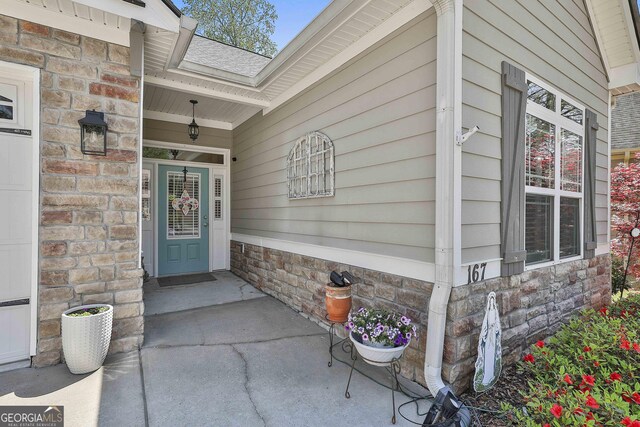 property entrance featuring stone siding