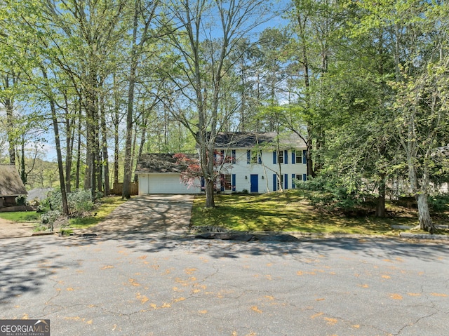 985 Lake Haven Ct, Roswell, GA 30076 - colonial home featuring concrete driveway